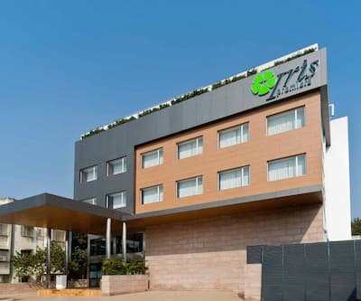 https://imgcld.yatra.com/ytimages/image/upload/t_hotel_yatra_city_desktop/v1432362252/Domestic Hotels/Hotels_Ahmednagar/Hotel Iris Premiere/Overview.jpg